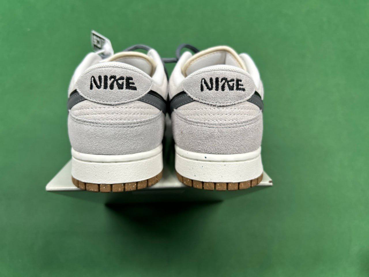   Nike Dunk Low
