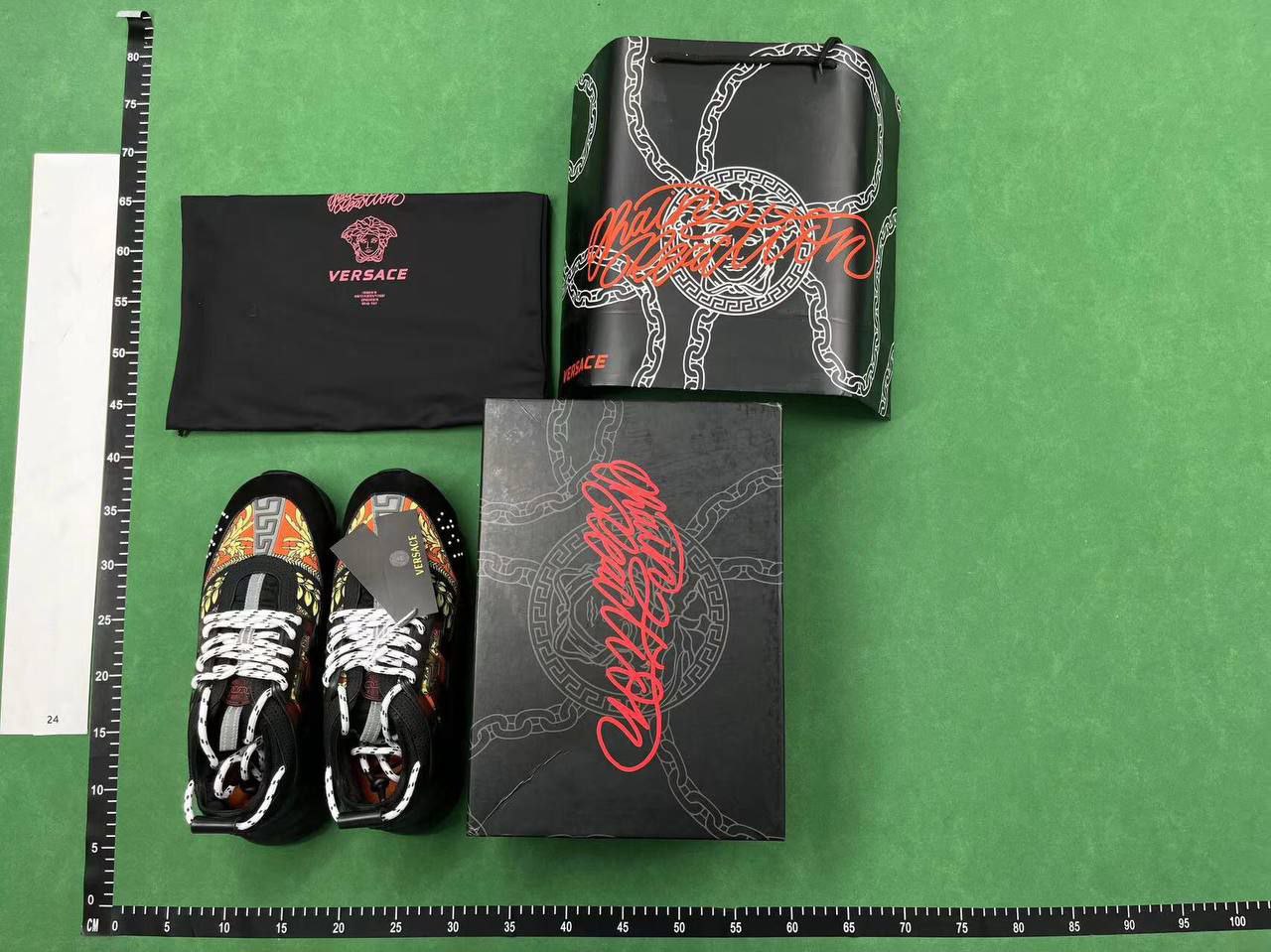 versace chain reaction