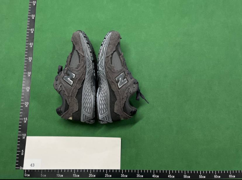 M batch New Balance 2002R 