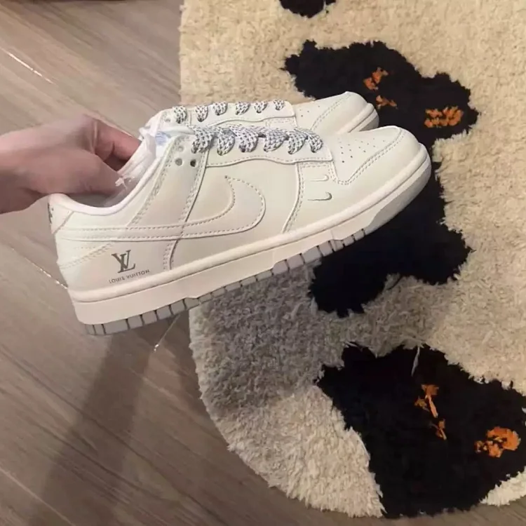 Nike Dunk SB shoes