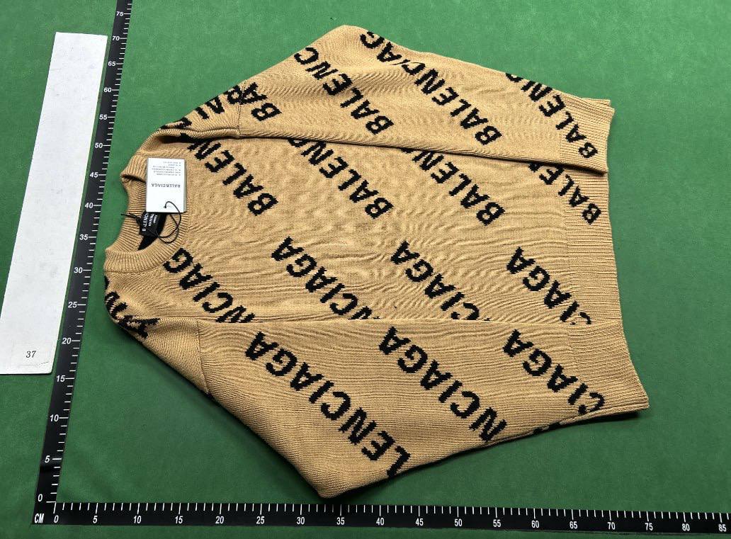 Balenciaga sweater