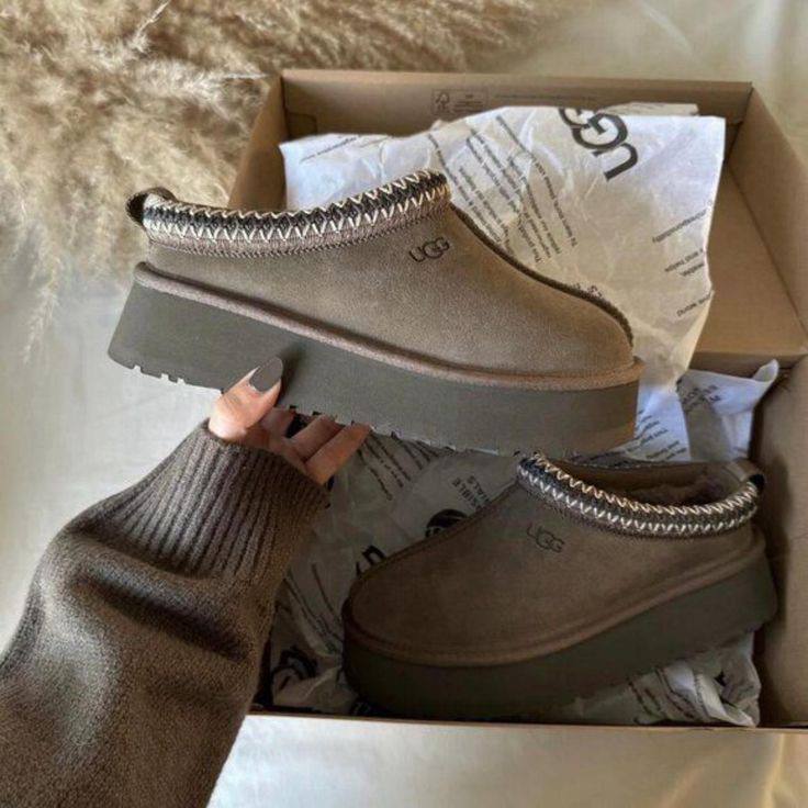 UGG Tazz boots
