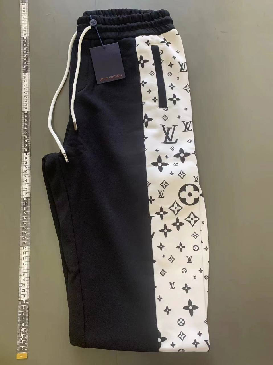 [ LV Sweatpants](https