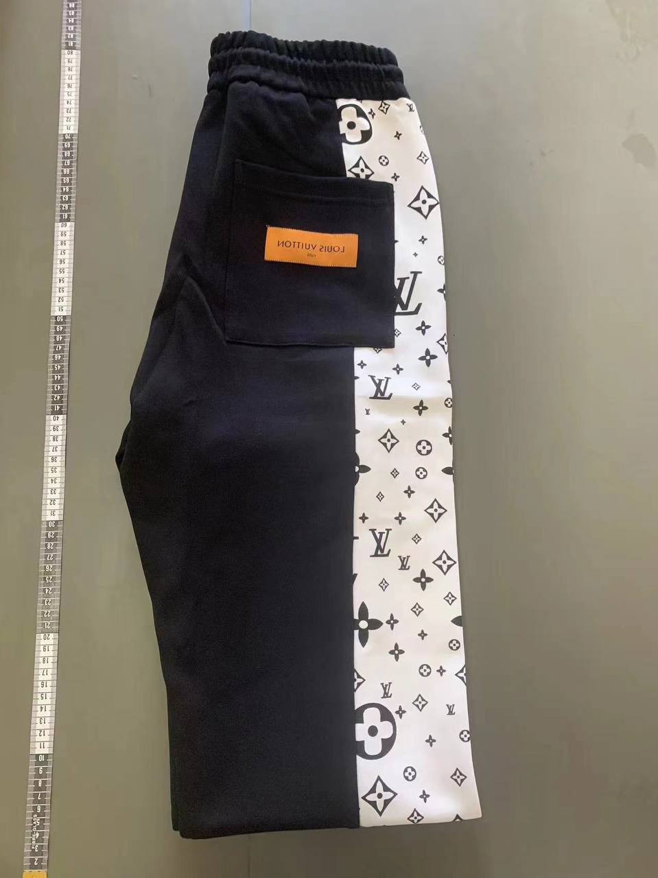 [ LV Sweatpants](https