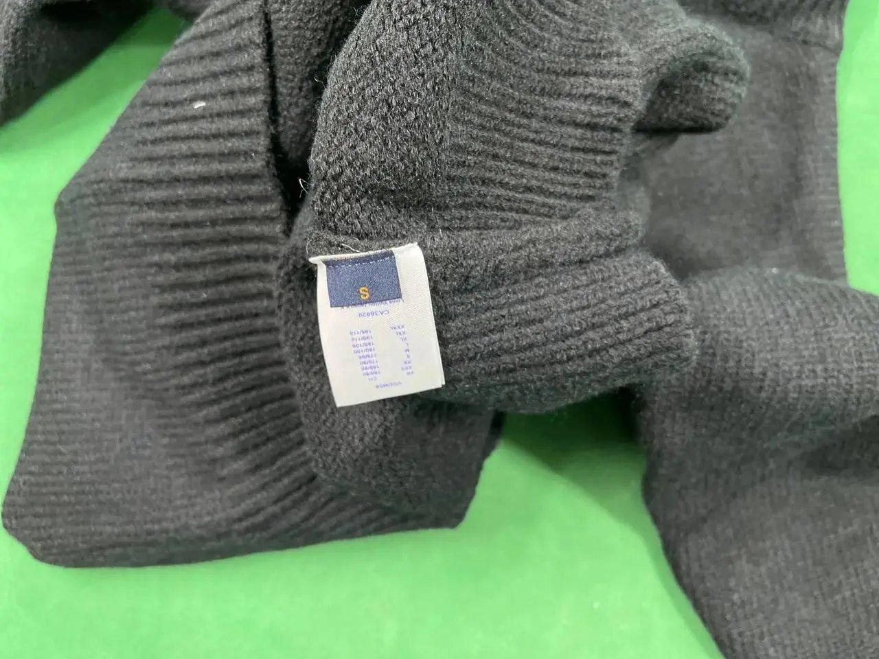 Lv sweater