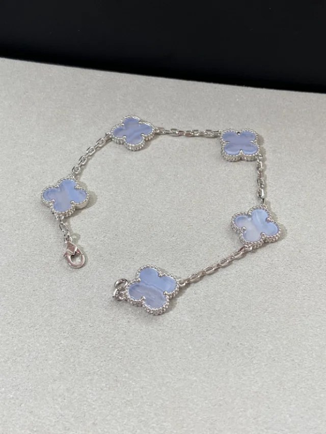  four-leaf clover bracelet