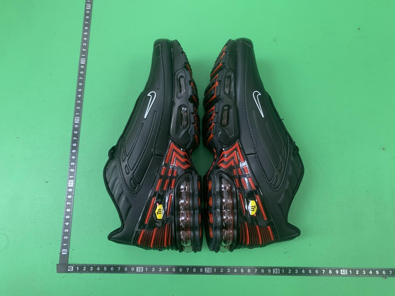 NIKE AIR MAX PLUS3