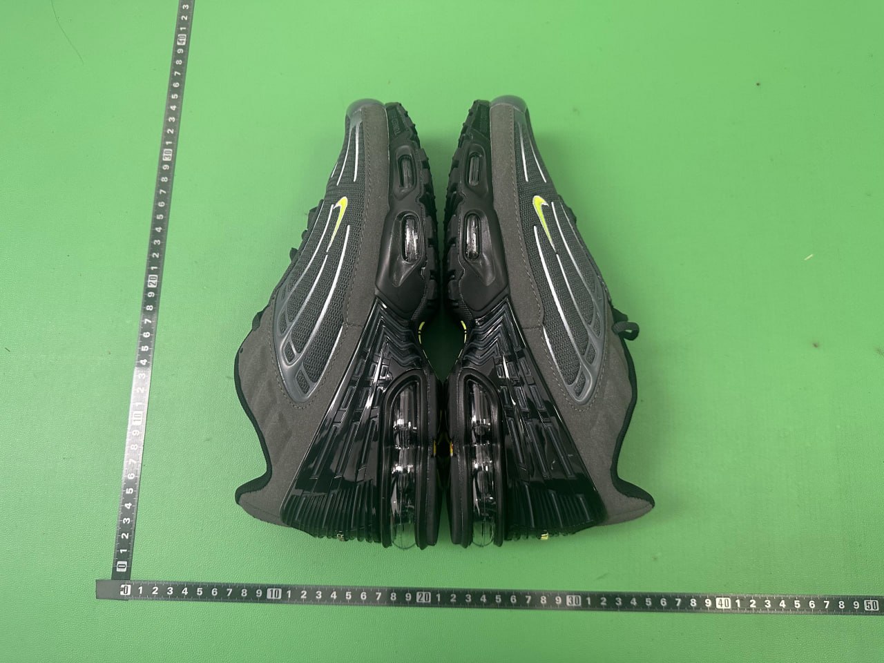 NIKE AIR MAX PLUS3