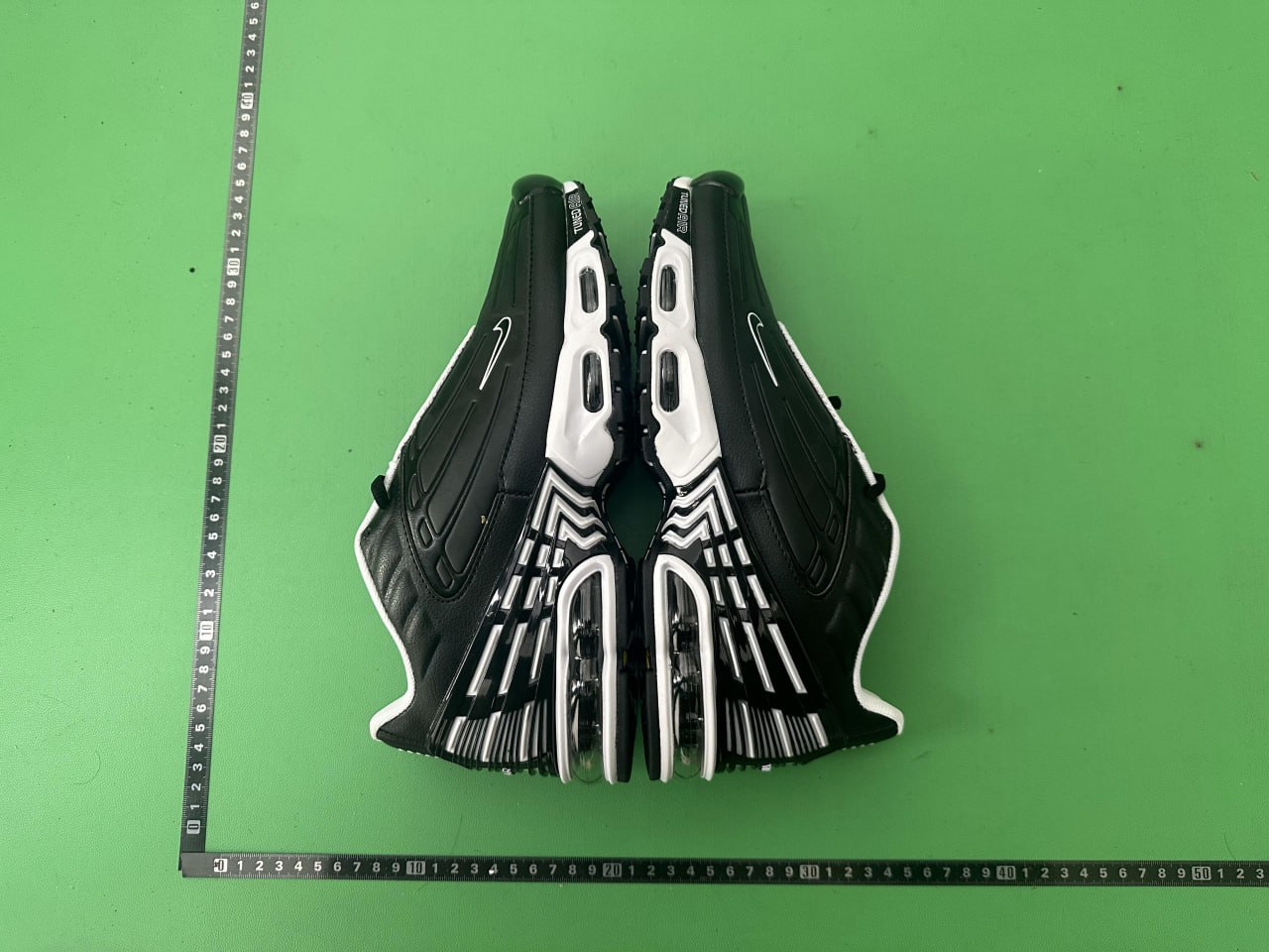 NIKE AIR MAX PLUS3