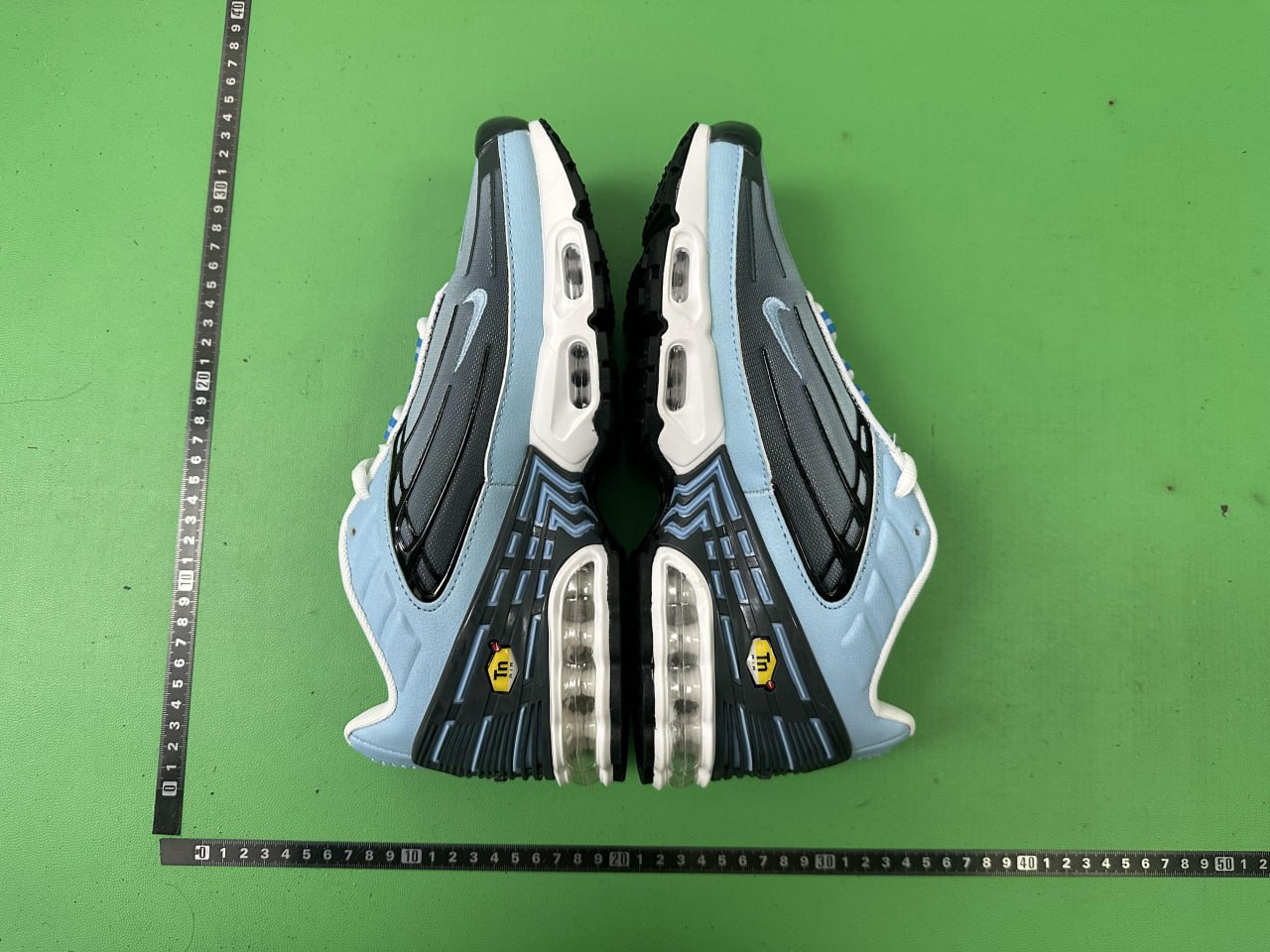 NIKE AIR MAX PLUS3