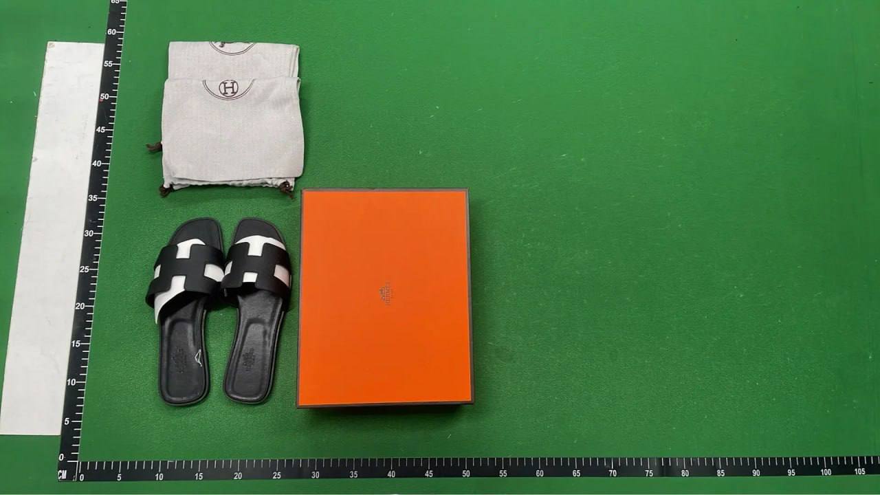  Hermes slippers