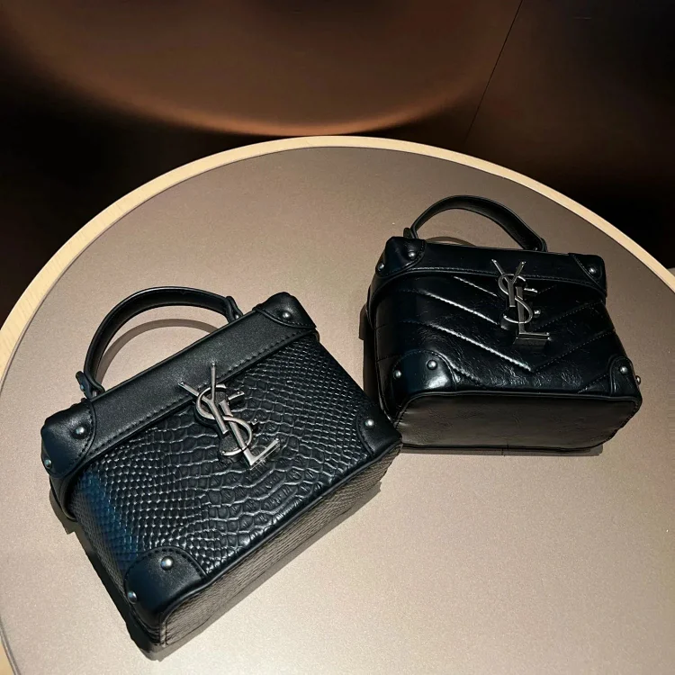  Saint Laurent Shoulder Bag