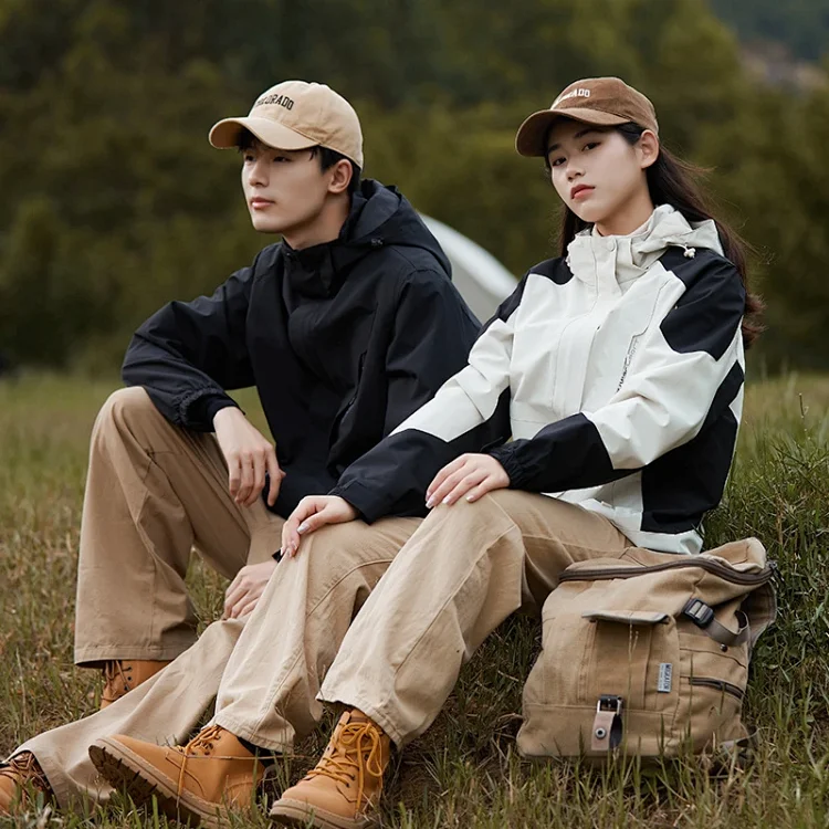  Two-piece mountaineering suit