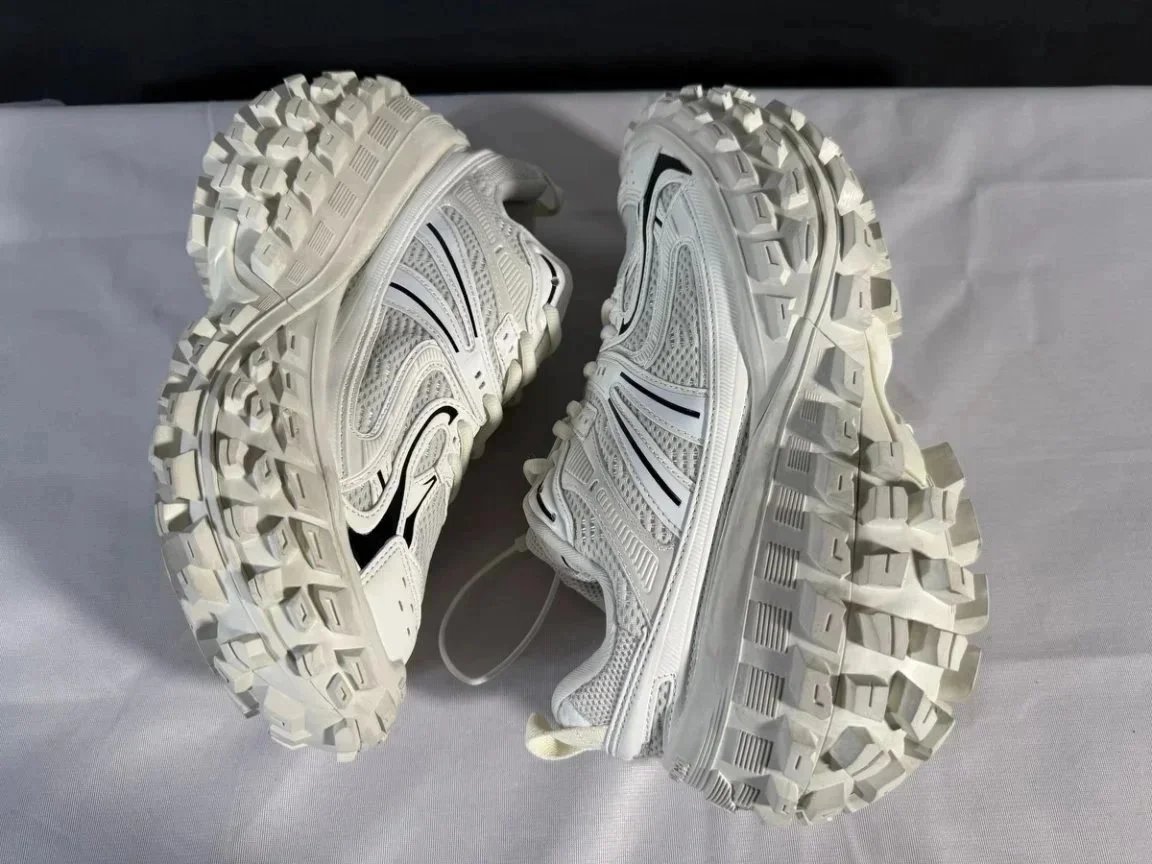  Balenciaga Defender
