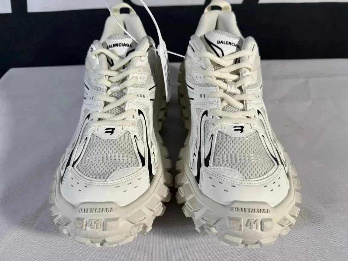  Balenciaga Defender