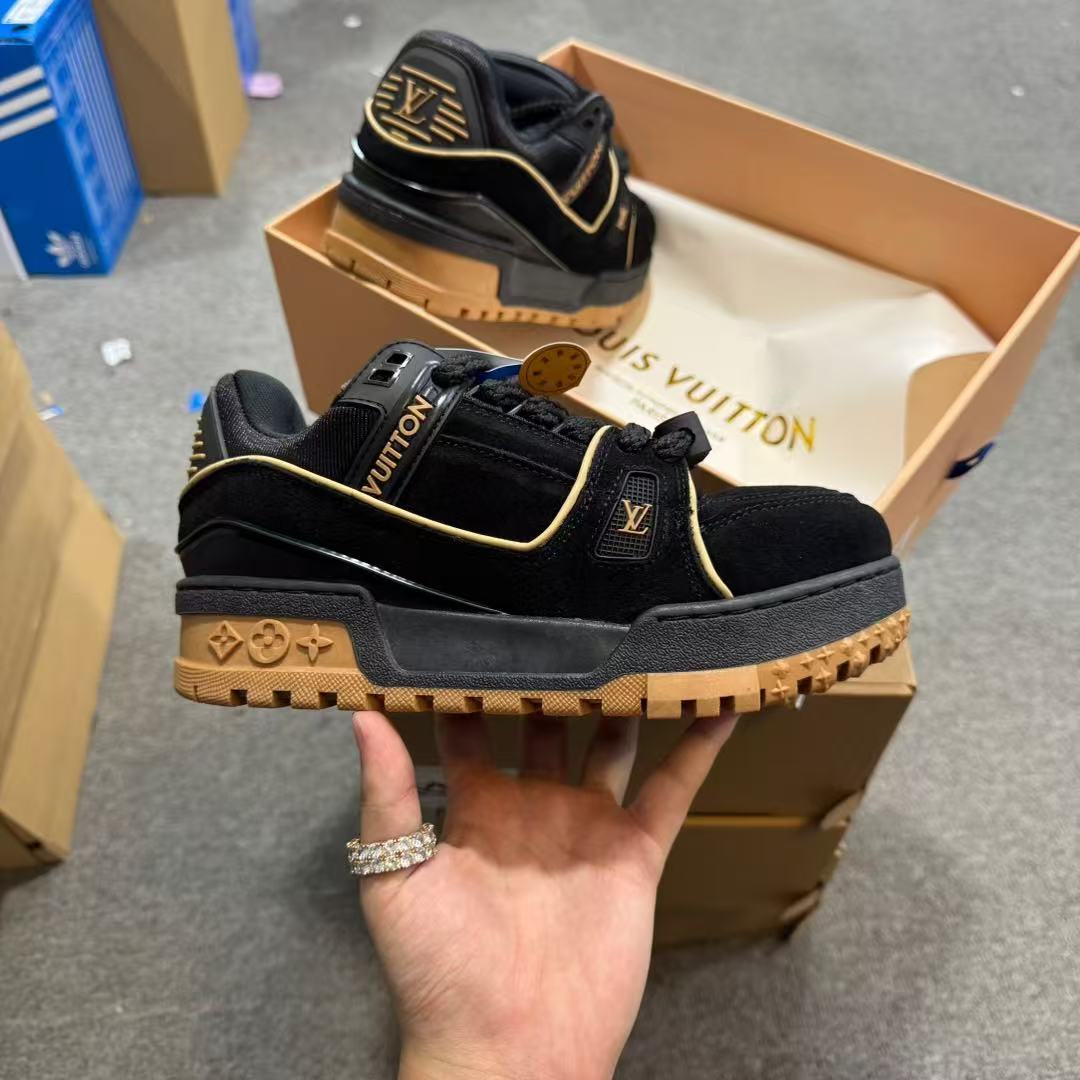 LOUIS VUITTON Trainer Maxi