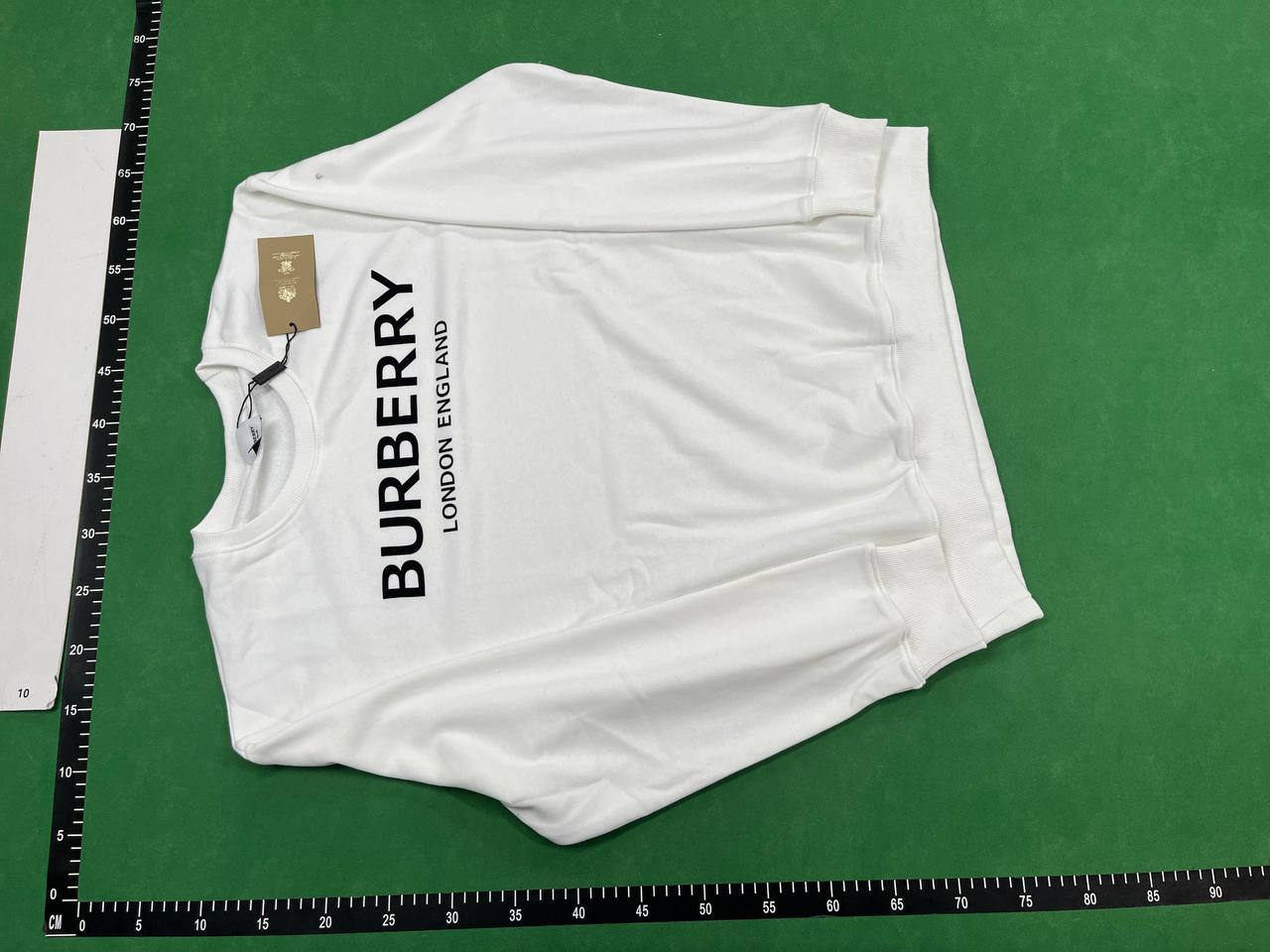  Burberry sweatshirt  ( 40 colors )