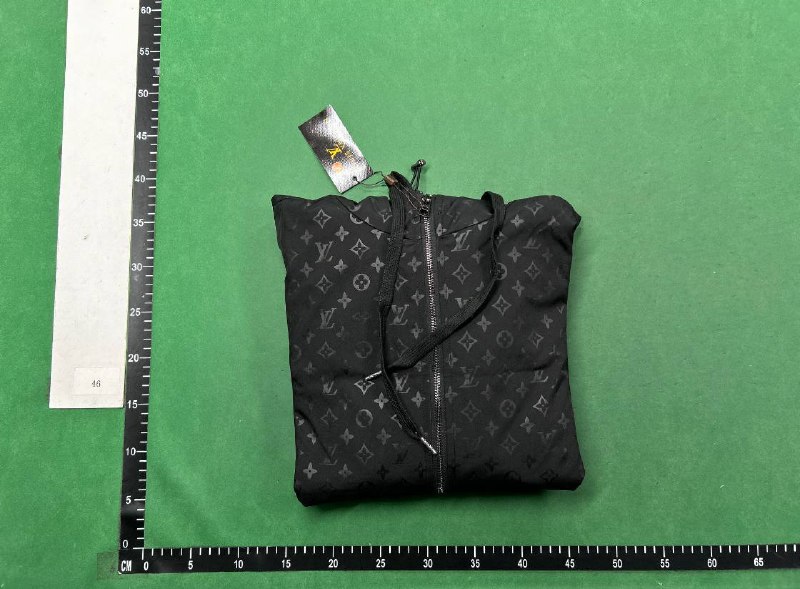  LOUIS VUITTON WINDBREAKER