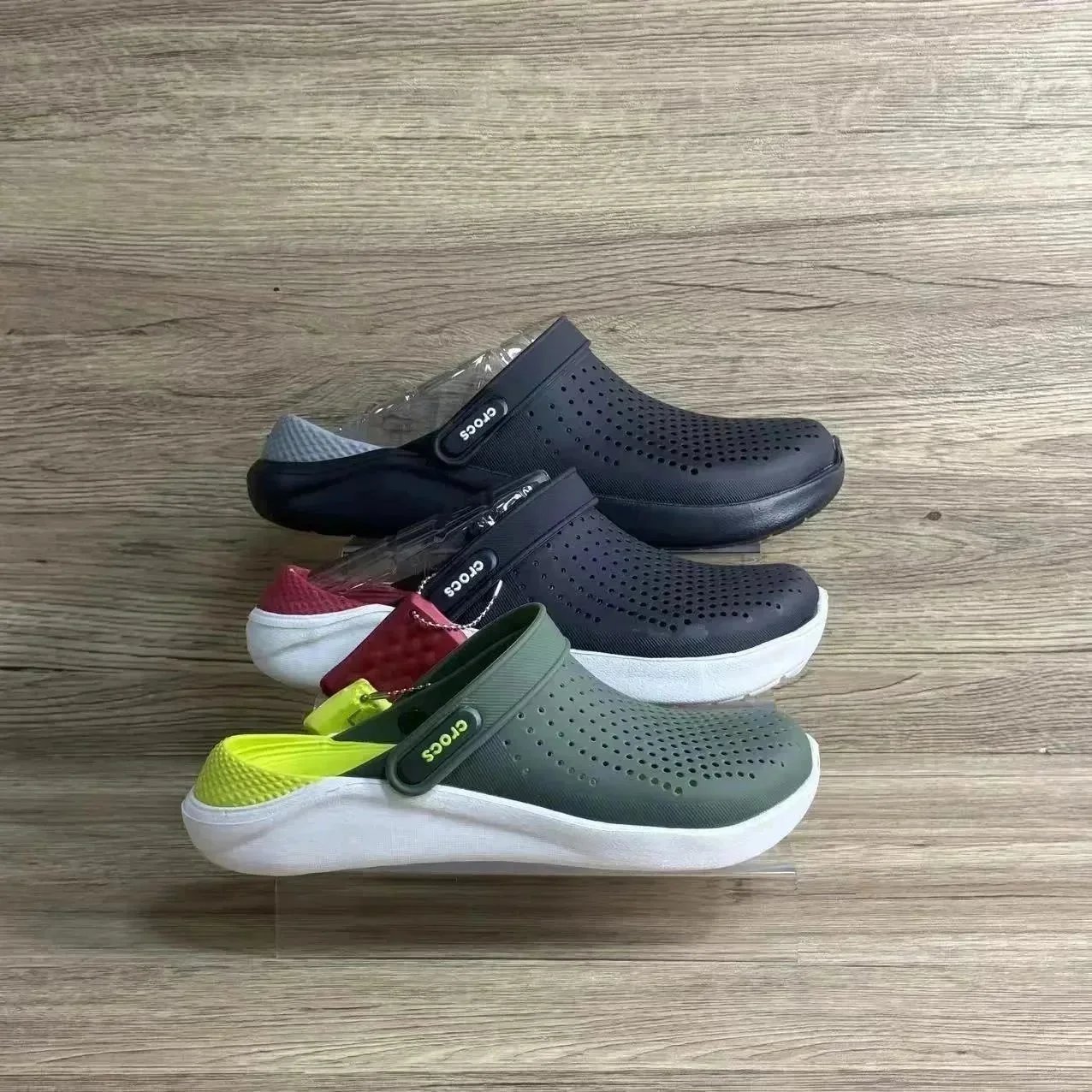 :Crocs sandals