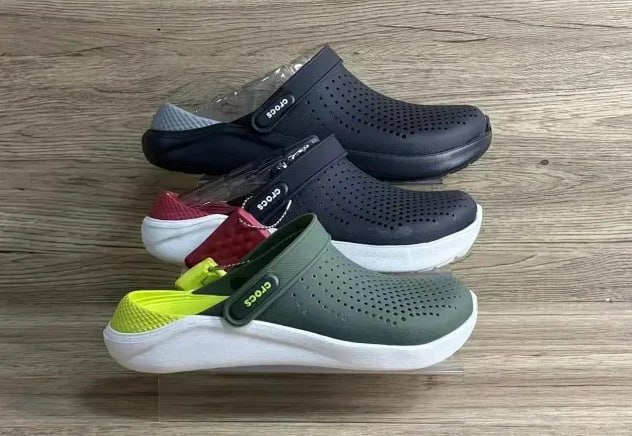 :Crocs sandals
