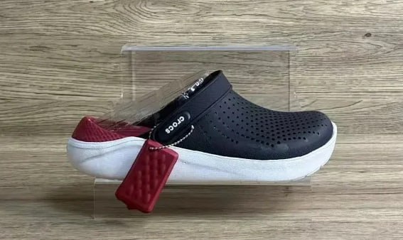 :Crocs sandals