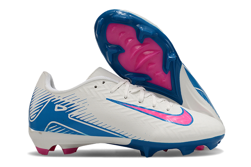 NIKE Soccer shoes