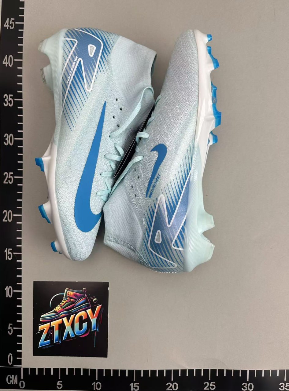 NIKE Soccer shoes