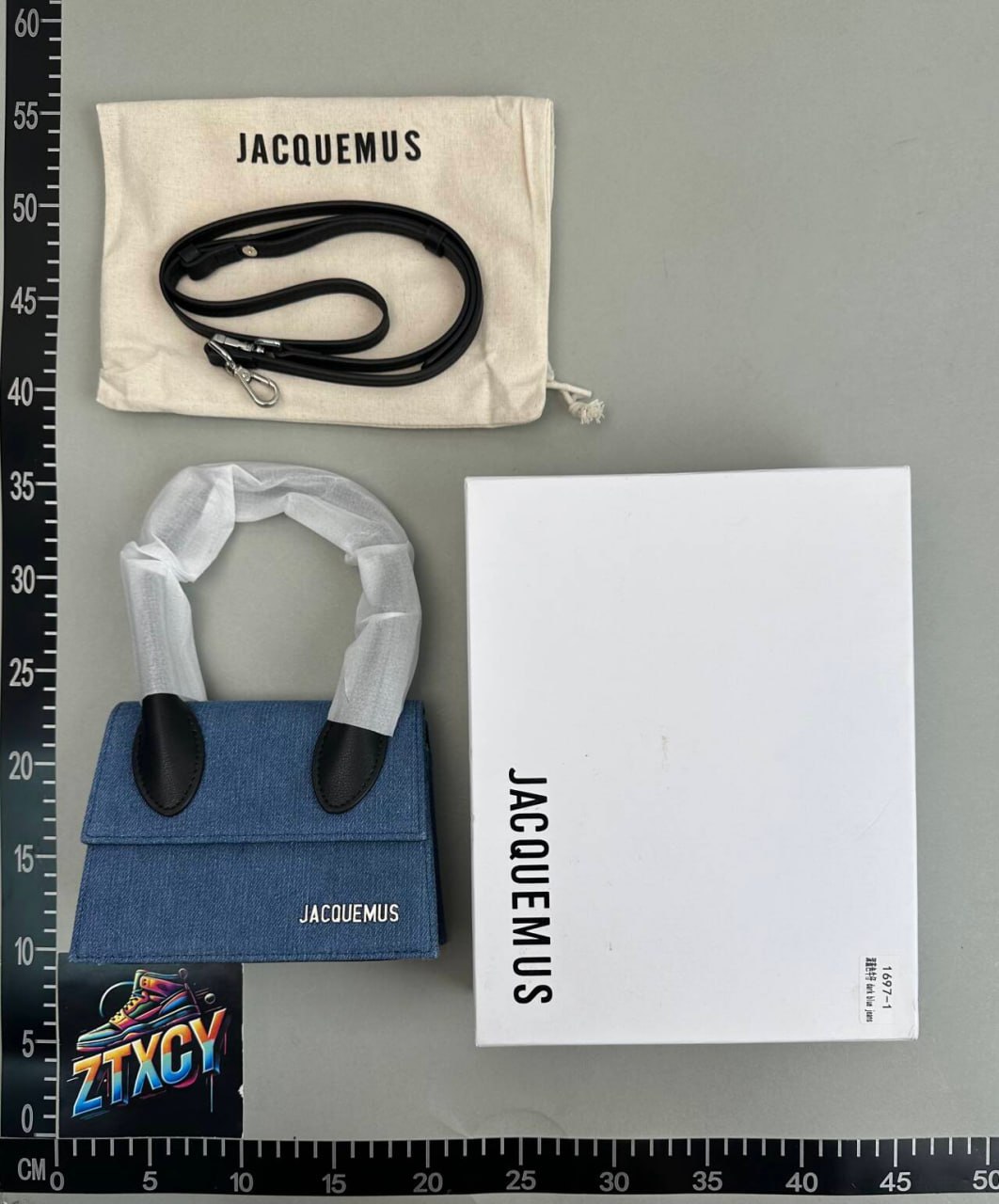  JACQUEMUS