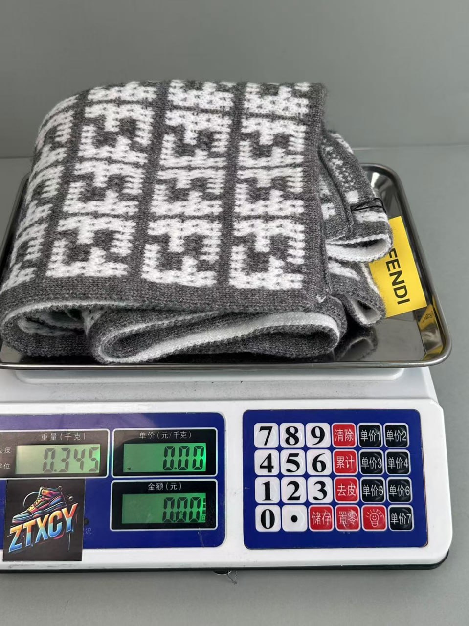 :Fendi scarf