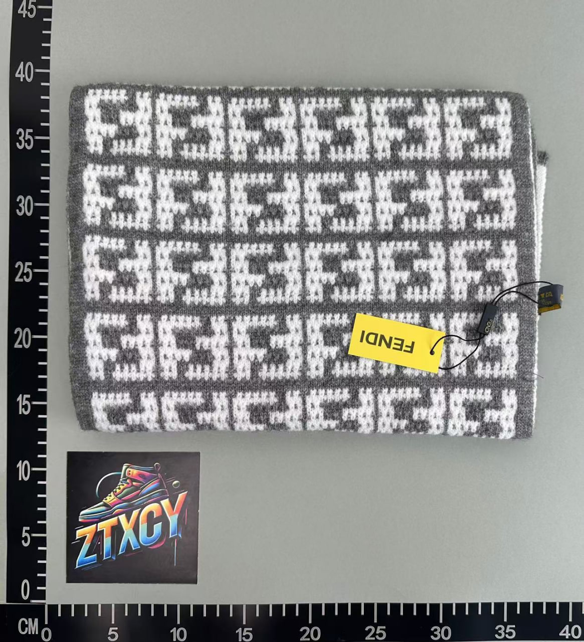 :Fendi scarf