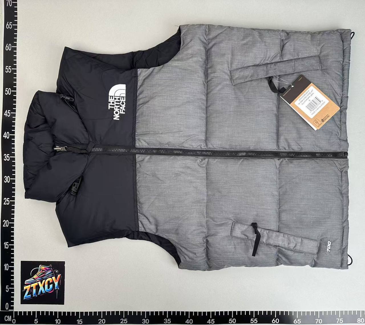 The North Face / Dior Oblique / Gucci GG Supreme / MLB New York Yankees Puffer Vests 1 style
