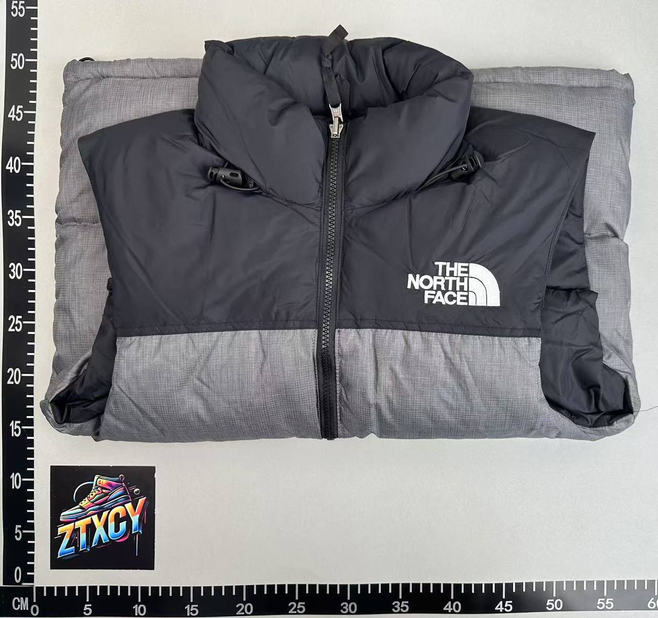 The North Face / Dior Oblique / Gucci GG Supreme / MLB New York Yankees Puffer Vests 1 style