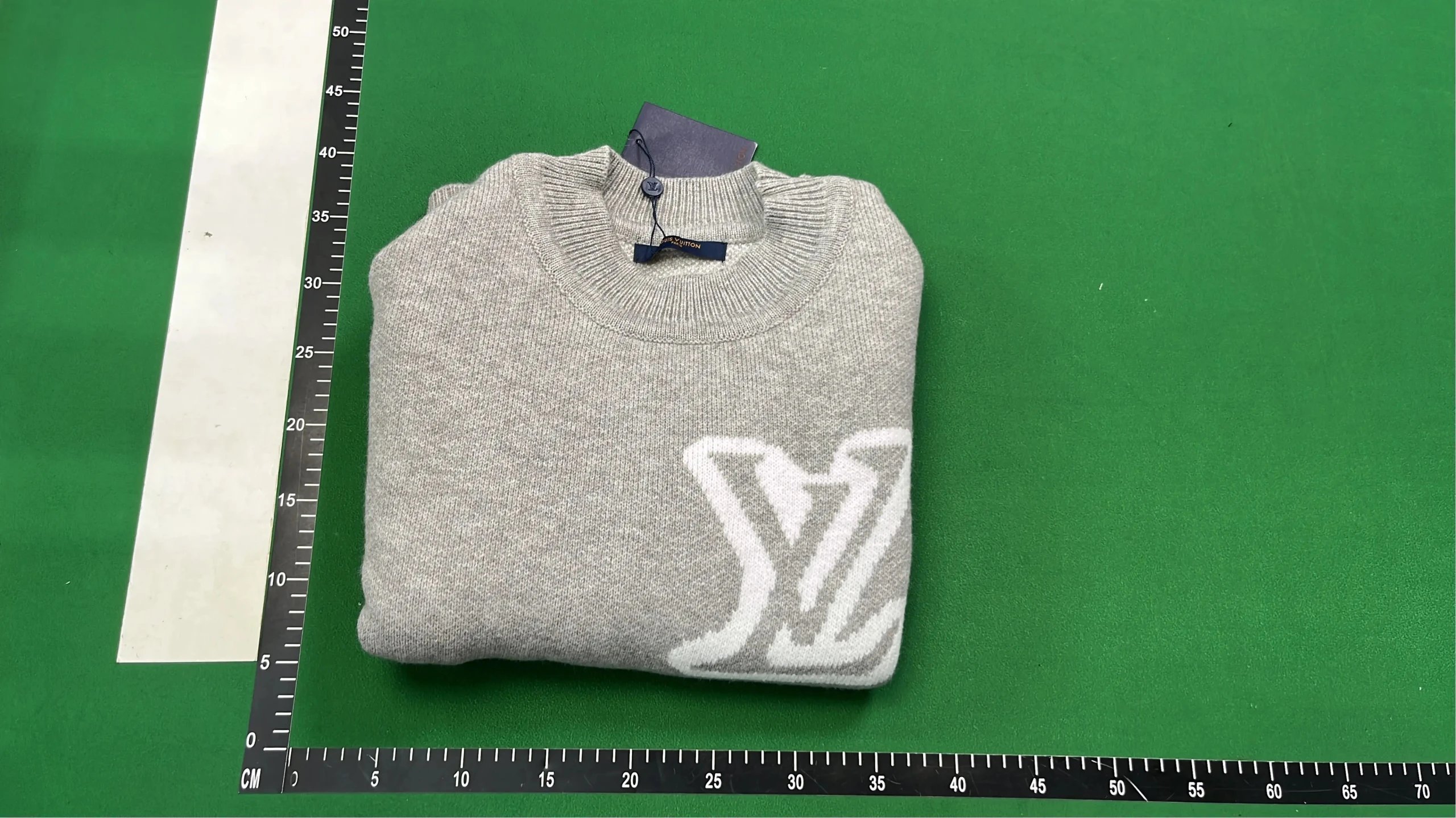LV Sweater 34 styles