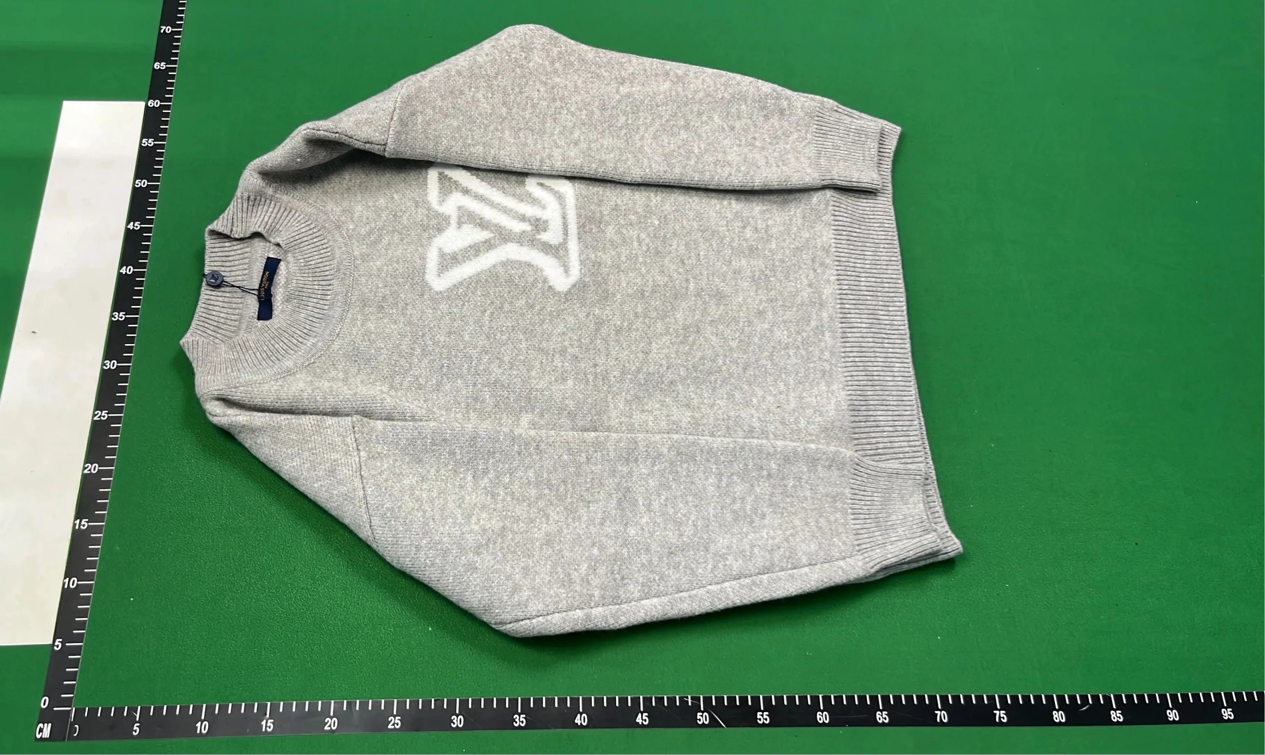 LV Sweater 34 styles