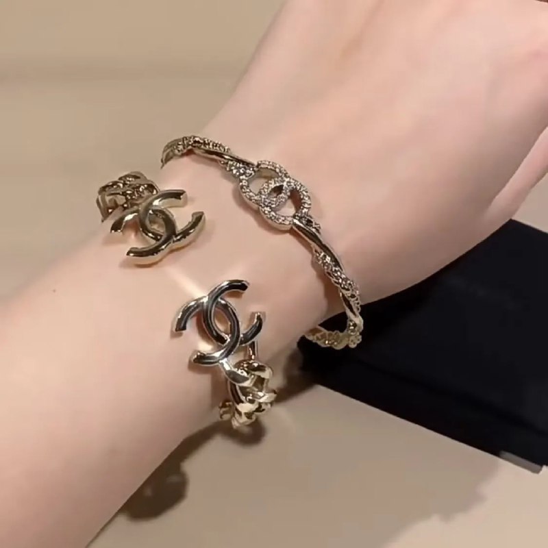  Chanel CC Logo Chain Bracelets [2 styles]