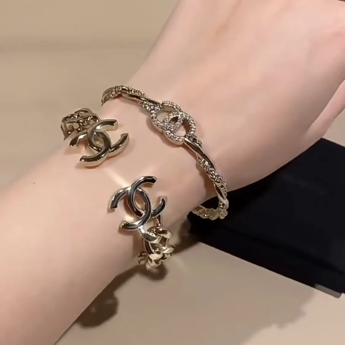  Chanel CC Logo Chain Bracelets [2 styles]