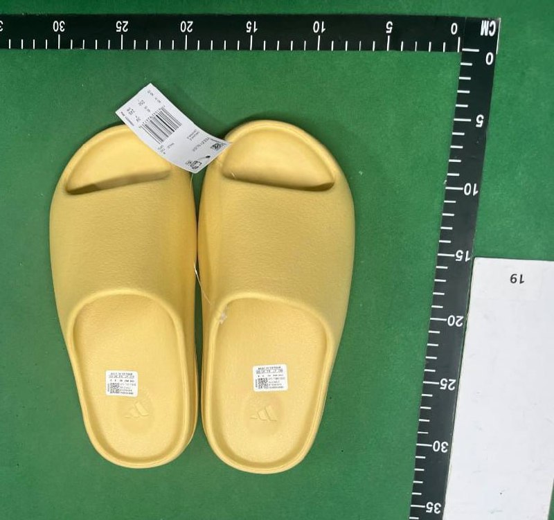 adidas Yeezy Slippers