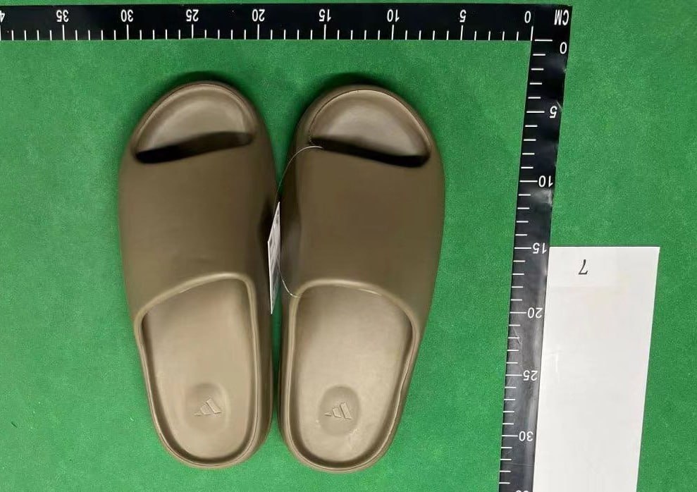 adidas Yeezy Slippers