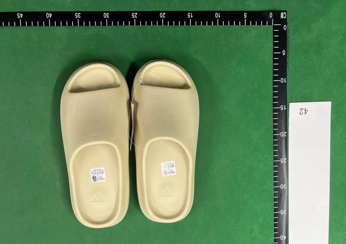 adidas Yeezy Slippers