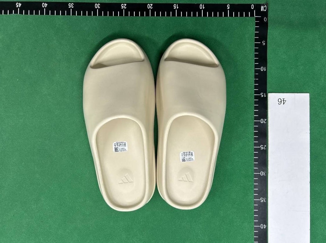 adidas Yeezy Slippers