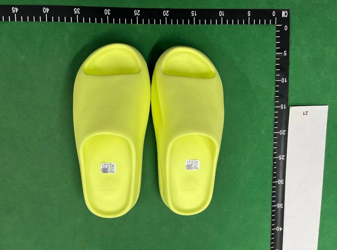 adidas Yeezy Slippers