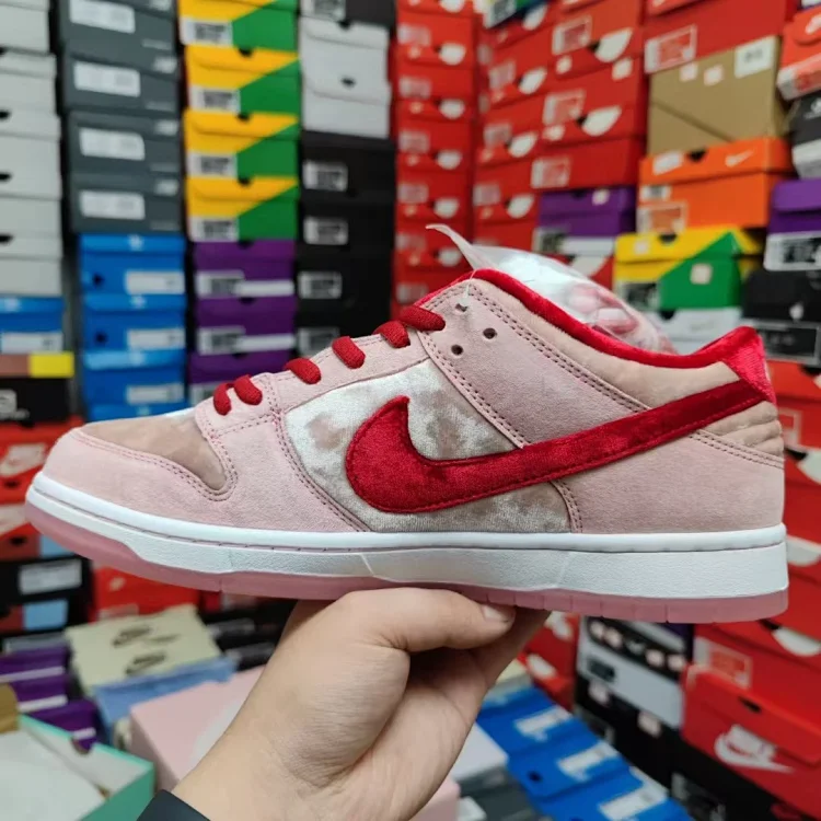 Nike SB Dunk Low Pink Velvet Skate Shoes