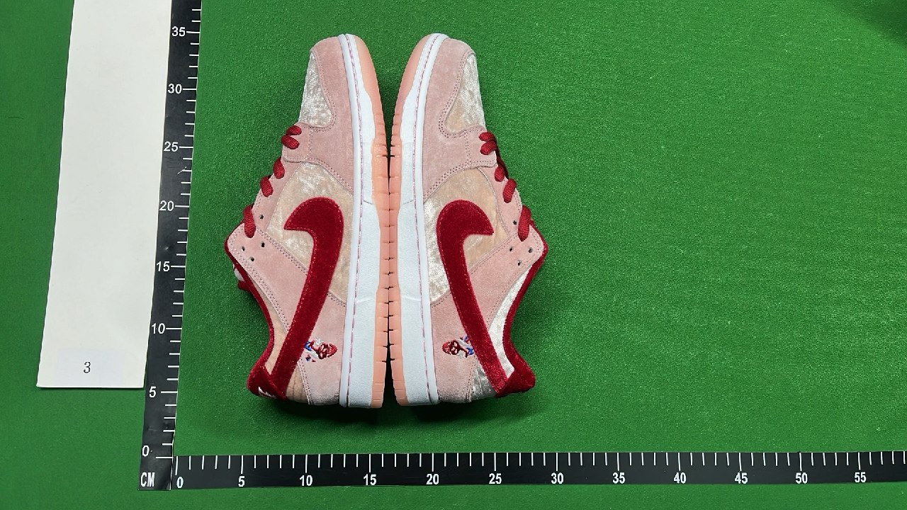 Nike SB Dunk Low Pink Velvet Skate Shoes