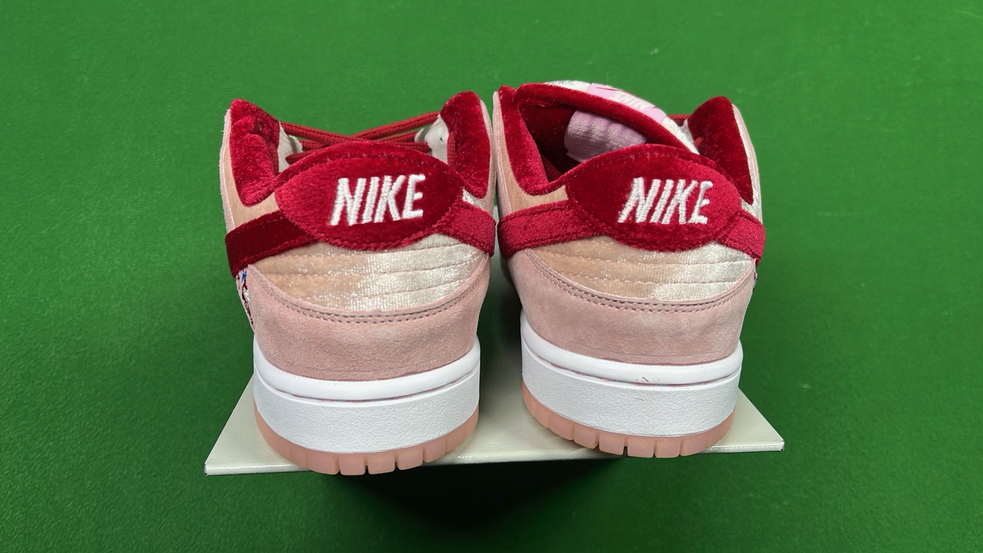 Nike SB Dunk Low Pink Velvet Skate Shoes